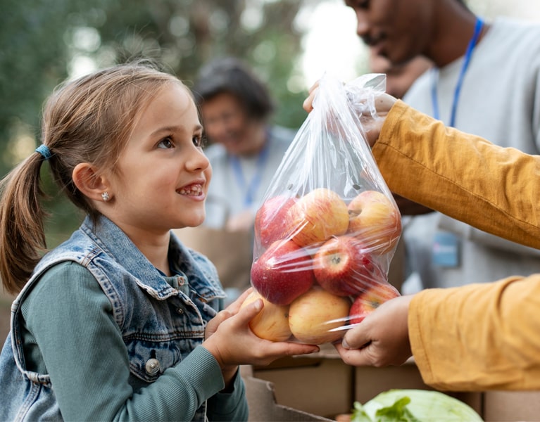 donate-food-to-poor-child